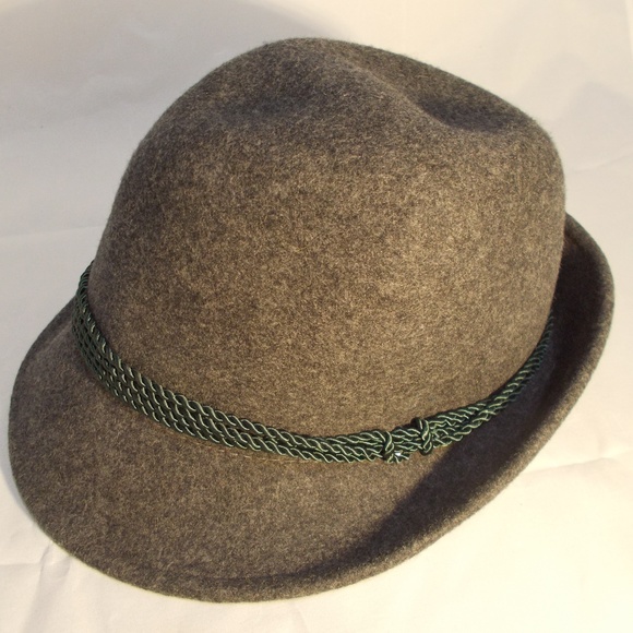 unbranded Other - Clearance EUC gray hat one  wool  polyester